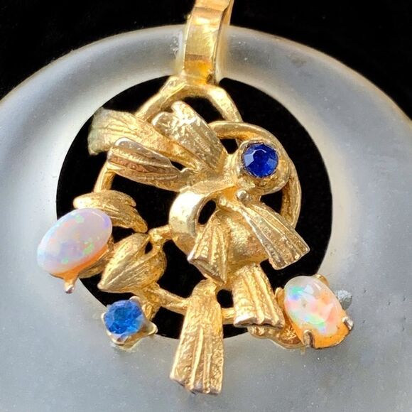 Vtg Hobe’ camphor glass gold tone round floral opal faux sapphire pendant - Picture 4 of 6